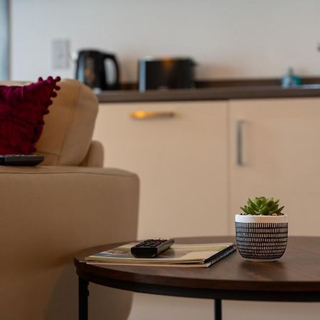 Spacious Apartment In Woking Town Centre Εξωτερικό φωτογραφία