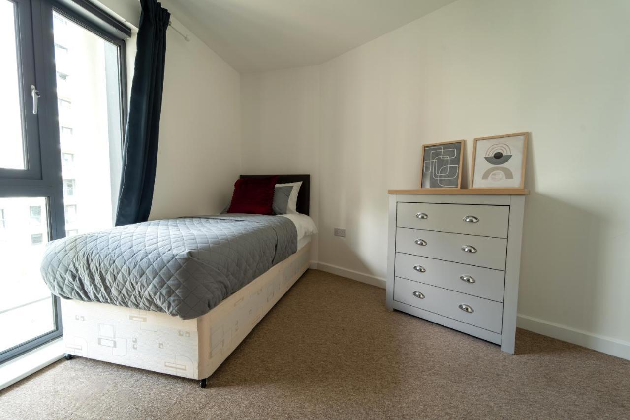 Spacious Apartment In Woking Town Centre Εξωτερικό φωτογραφία