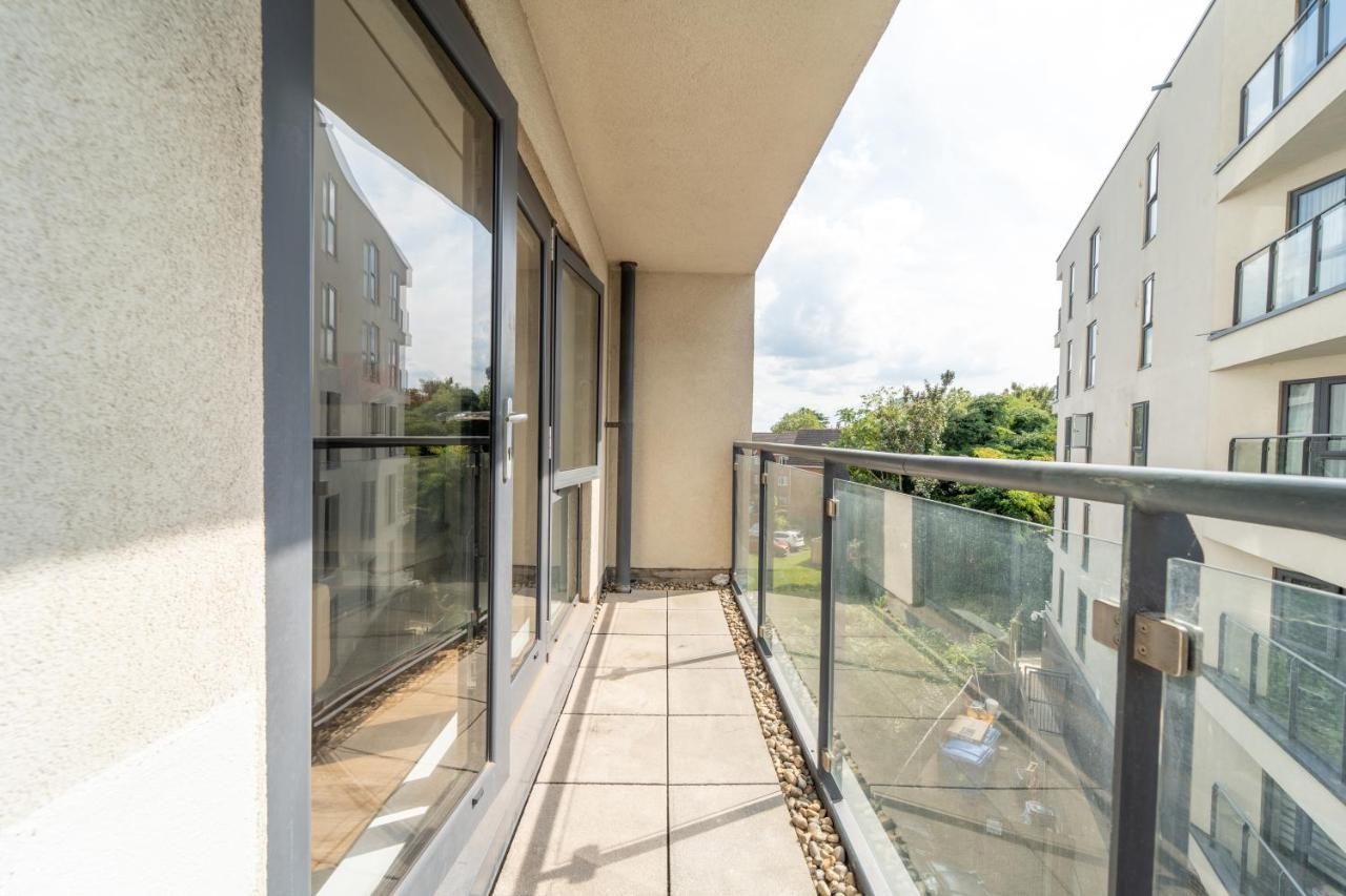 Spacious Apartment In Woking Town Centre Εξωτερικό φωτογραφία