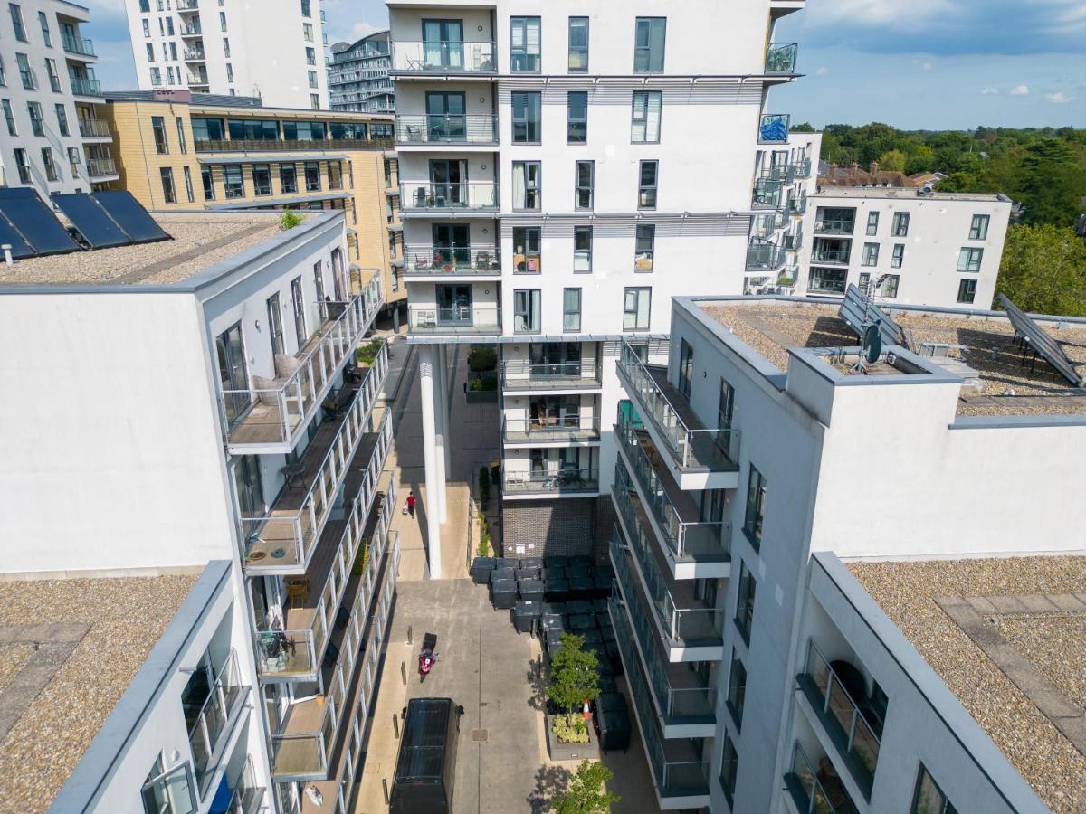 Spacious Apartment In Woking Town Centre Εξωτερικό φωτογραφία