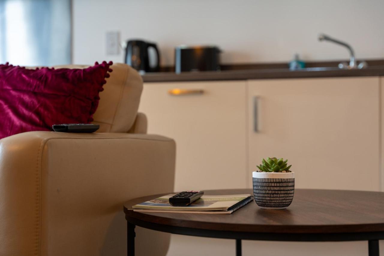 Spacious Apartment In Woking Town Centre Εξωτερικό φωτογραφία