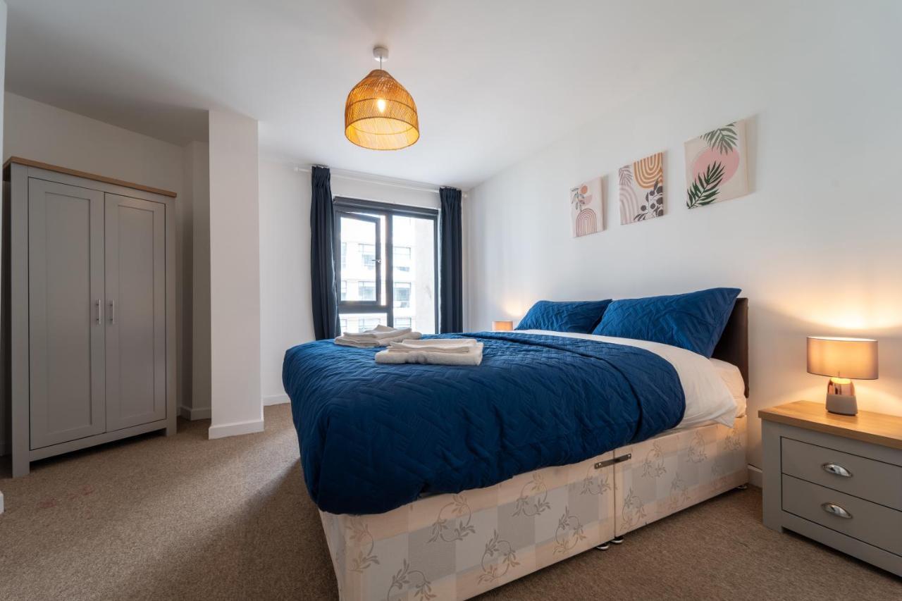 Spacious Apartment In Woking Town Centre Εξωτερικό φωτογραφία