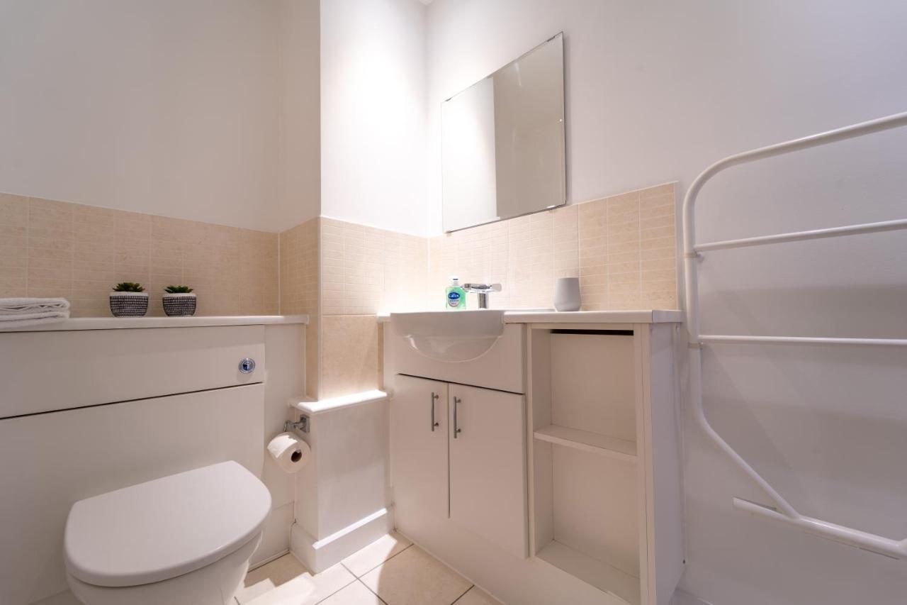 Spacious Apartment In Woking Town Centre Εξωτερικό φωτογραφία