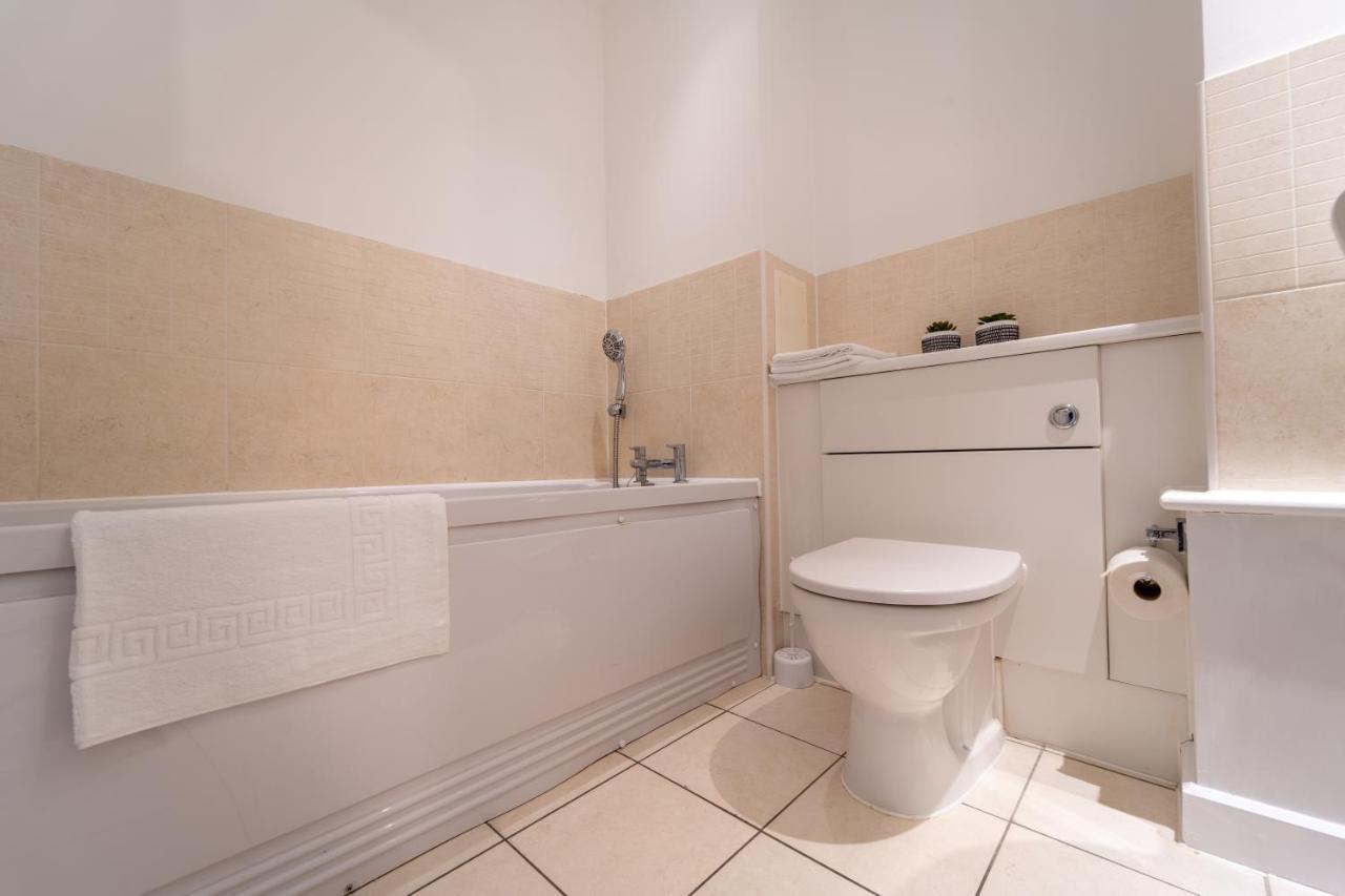 Spacious Apartment In Woking Town Centre Εξωτερικό φωτογραφία