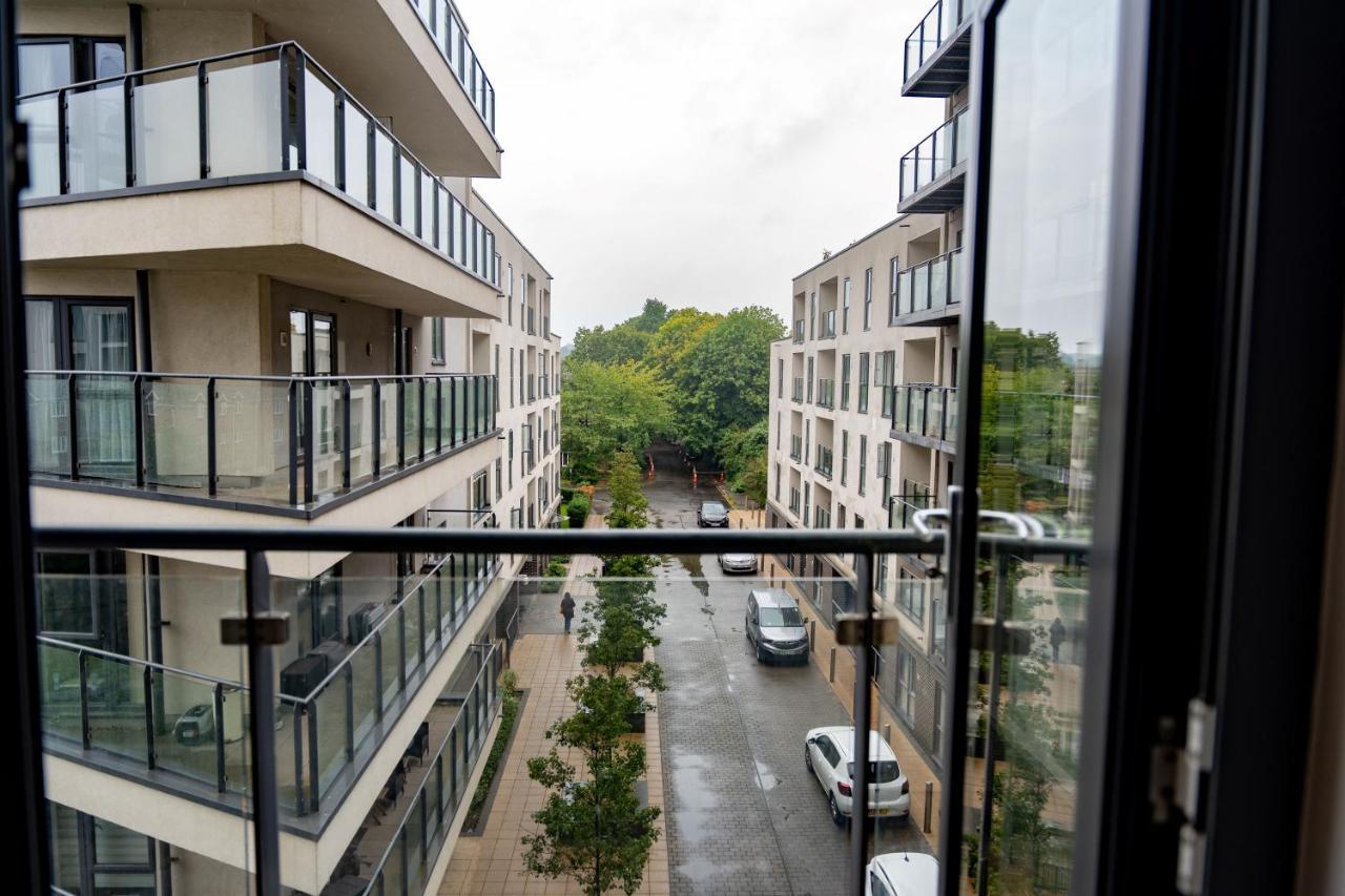 Spacious Apartment In Woking Town Centre Εξωτερικό φωτογραφία