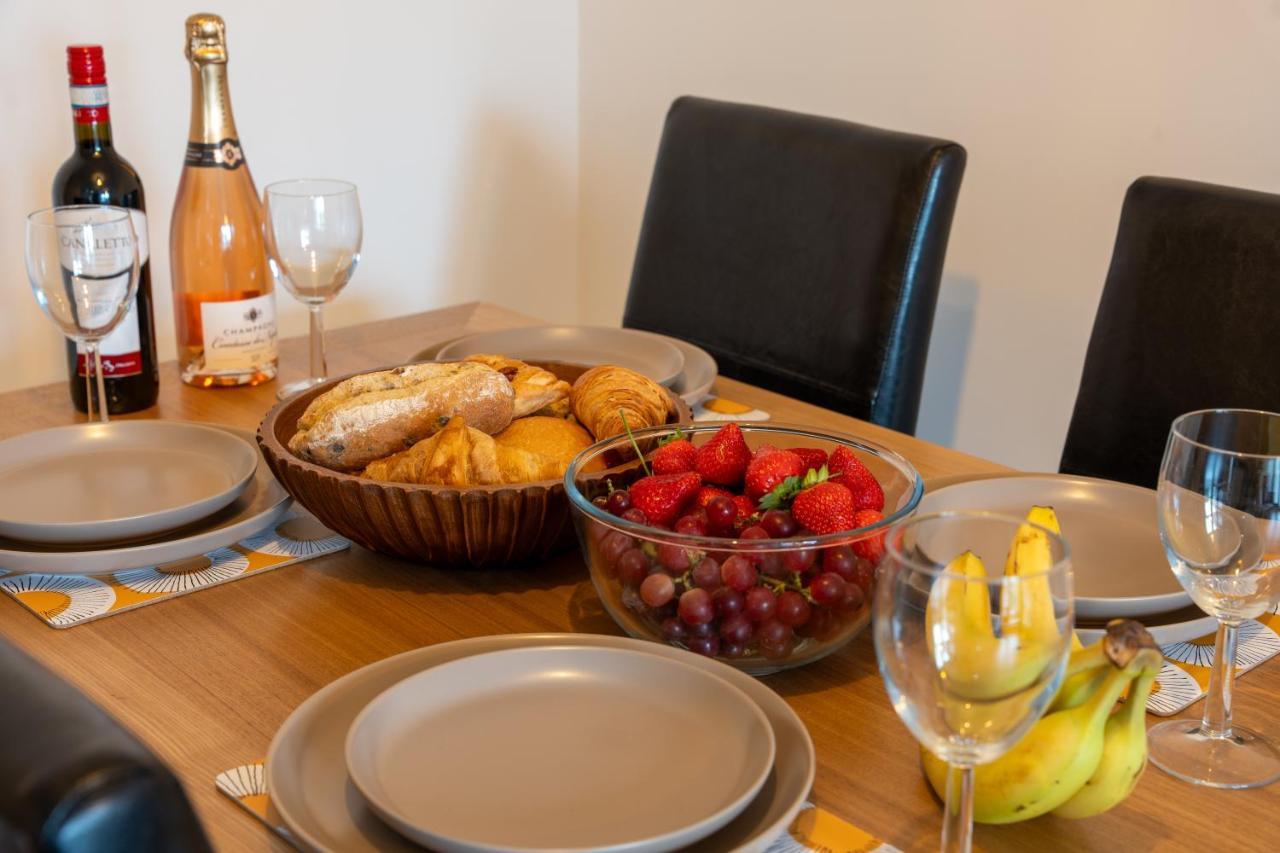 Spacious Apartment In Woking Town Centre Εξωτερικό φωτογραφία