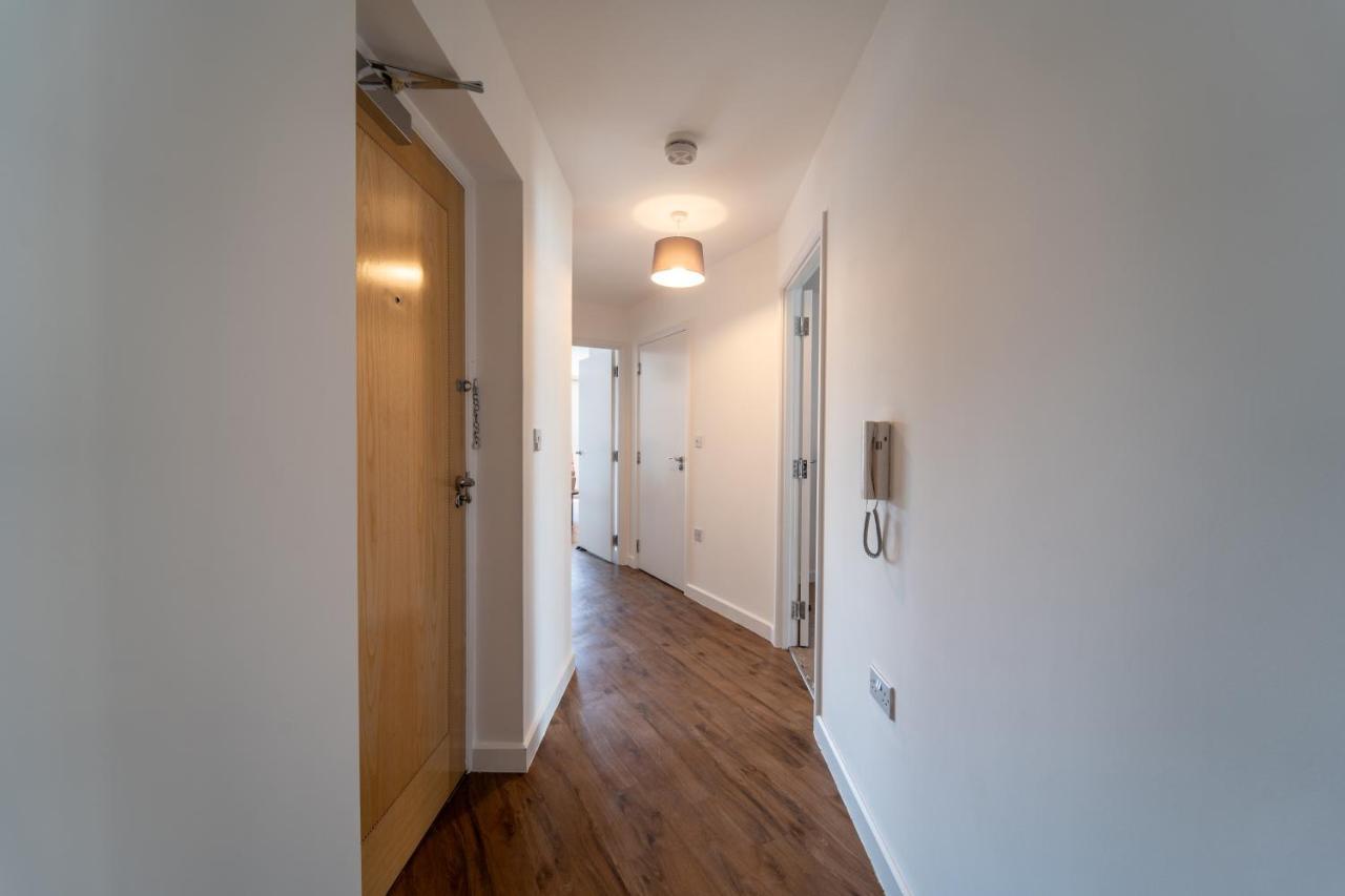 Spacious Apartment In Woking Town Centre Εξωτερικό φωτογραφία