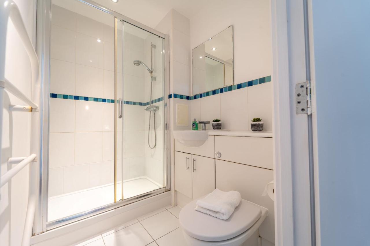Spacious Apartment In Woking Town Centre Εξωτερικό φωτογραφία